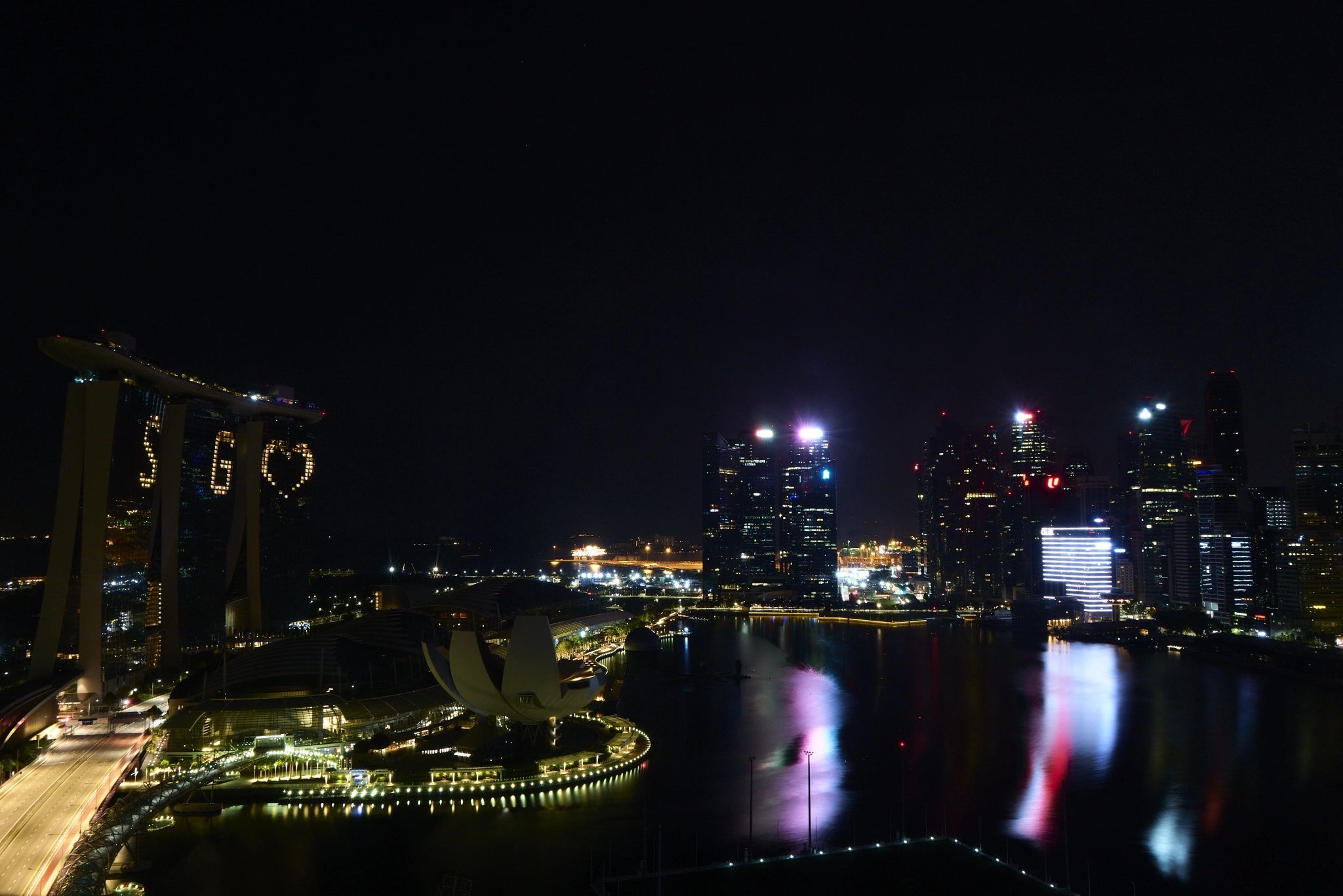 A marina view from a room of Rltz-Carlton Millenia Singapore